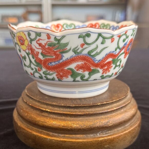 Vintage Otagiri Japanese Rice Bowl – Red Dragon & Floral Pattern, Scalloped Rim - Picture 4 of 6